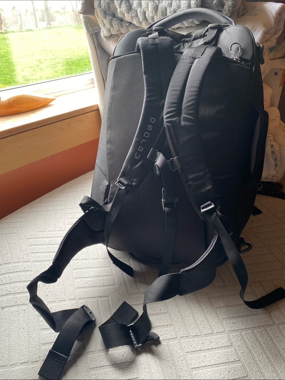 OSPREY Porter 46 Black Backpack with Gray Accents and Red Logo - Picture 6 of 15
